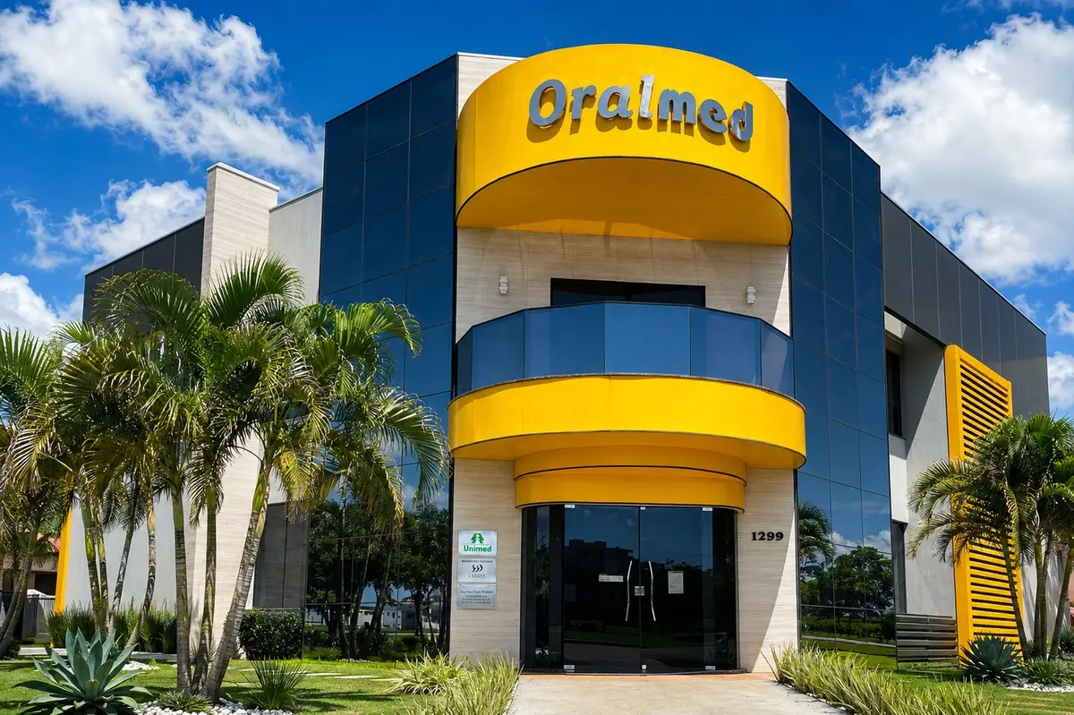 Fachada da Clínica Oralmed SST, Odontologia e Medicina, na Avenida Antônio André Maggi, 1299, em Sapezal, MT